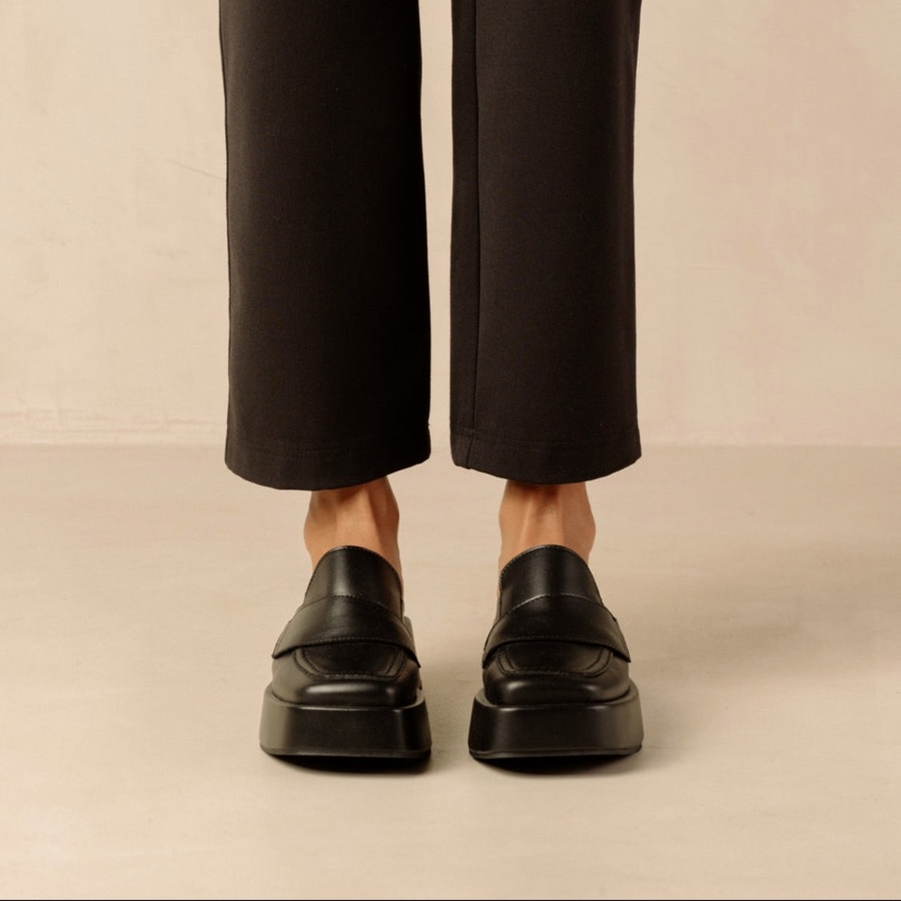 Alohas Svegan Tempera platform mules size 38 /7.5